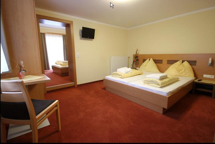 Panoramadorf Saualpe Hotel Eberstein ภายนอก รูปภาพ
